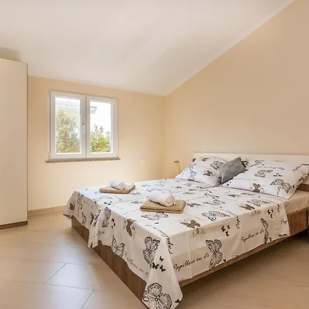 Bobeta 4 By Interhome ויר