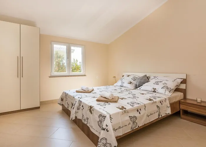 Bobeta 4 By Interhome ויר